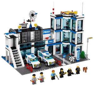 Конструктор LEGO City 7498 Полицейский участок