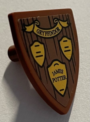 Minifigure, Shield Triangular Short with 'GRYFFINDOR' Banner, 'JAMES POTTER' Plaque on Wood Grain Background Pattern (Sticker) - Set 76395, 3846pb057 Reddish Brown U