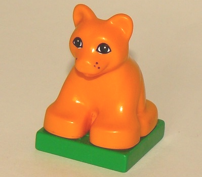 Duplo Lion Baby Cub on Green Base, 2334c03pb01