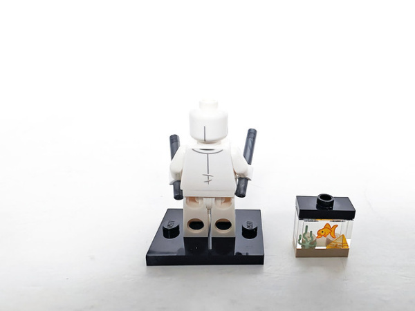 Минифигурка LEGO Minifigures 71039 Mr. Knight, Marvel Studios, Series 2 colmar2-3