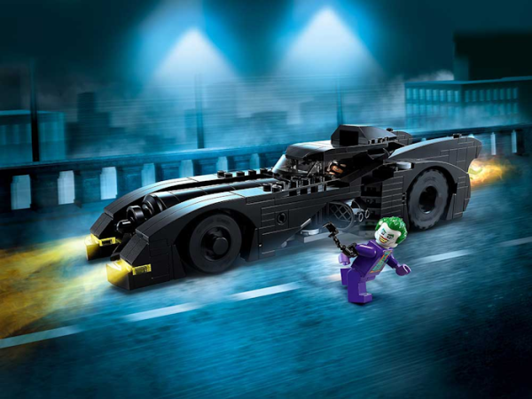 Конструктор LEGO Super Heroes 76224 Бэтмобиль: Бэтмен против Джокера Чейза