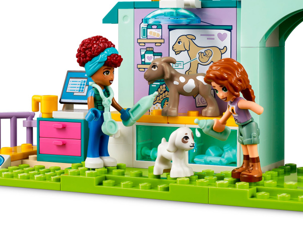 Конструктор LEGO Friends 42632 Ветеринарная клиника для животных на ферме