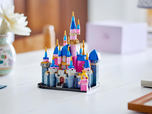 Конструктор LEGO Disney 40720 Мини-замок Спящей красавицы Диснея