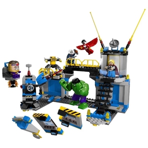 Конструктор LEGO Marvel Super Heroes 76018 Халк: разгром лаборатории